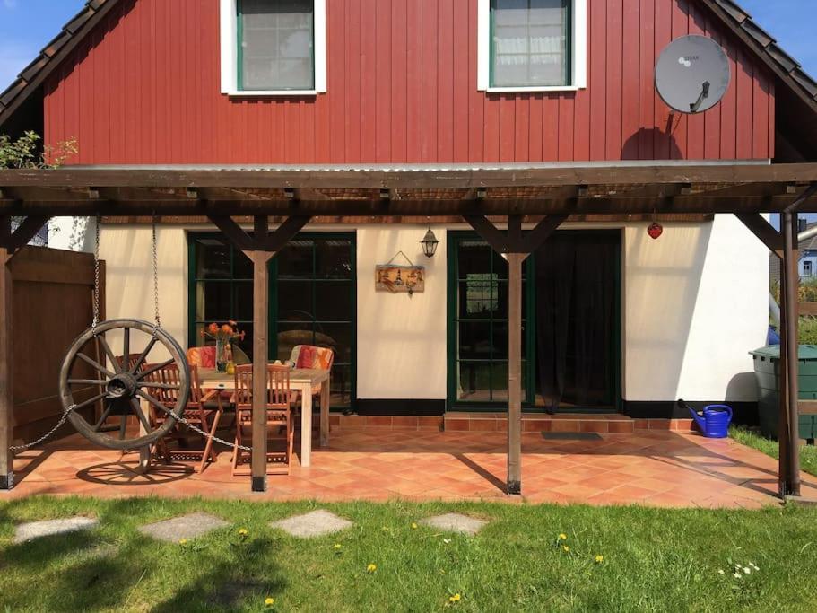 Trollhus - Grosses Familienfreundliches Ferienhaus 보른 외부 사진