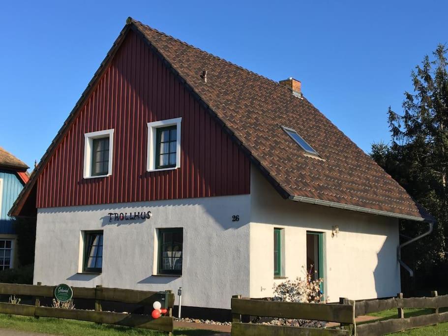 Trollhus - Grosses Familienfreundliches Ferienhaus 보른 외부 사진