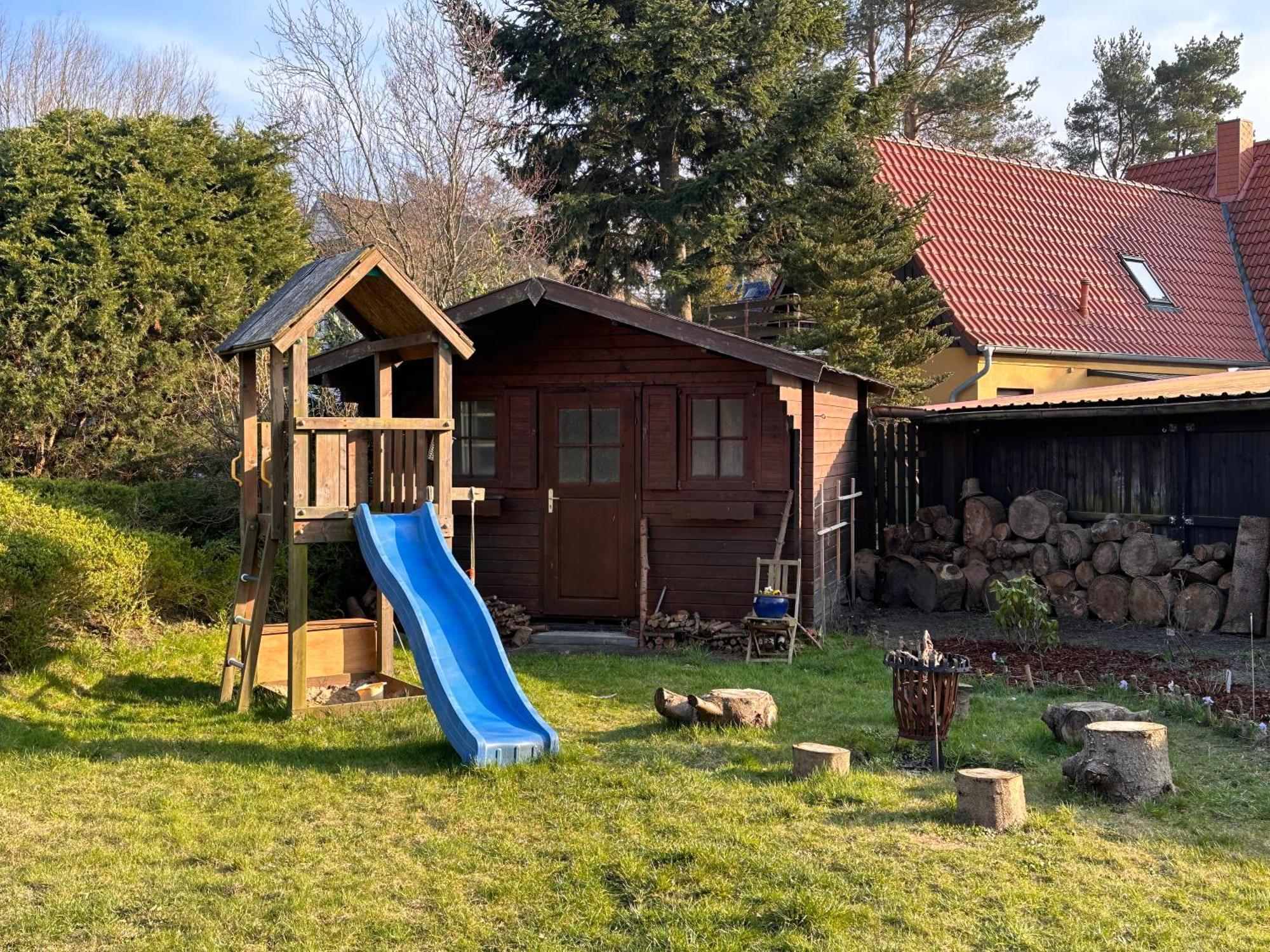 Trollhus - Grosses Familienfreundliches Ferienhaus 보른 외부 사진